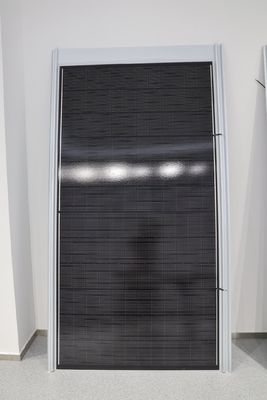 520W الفولاذ BIPV وحدات الطاقة الشمسية بلاط السقف للبناء 25A الحد الأقصى لتيار الفيوز