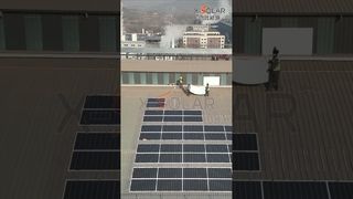 كيف يتم "لصق" الوحدات المرنة على الأسطح المنحنية؟ شاهد ذلك بوضوح في لقطة واحدة متواصلة.